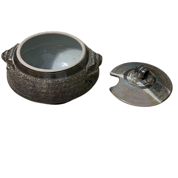 Brown Hand Thrown Studio Pottery Covered Casserole Dish Lid Signed Lynne - Picture 8 of 12